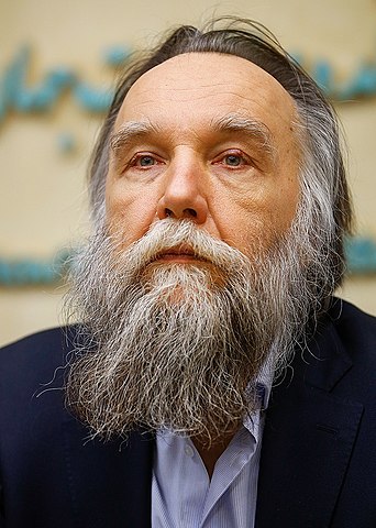 Aleksandr Dugin, (“el Rasputin de Putin”) at the Civilizations of the Eurasian Area meeting on February 26, 2018. Faculty of World Studies, University of Tehran. File inder License CCA 4.0 International. Attribution: Fars Media Corporation