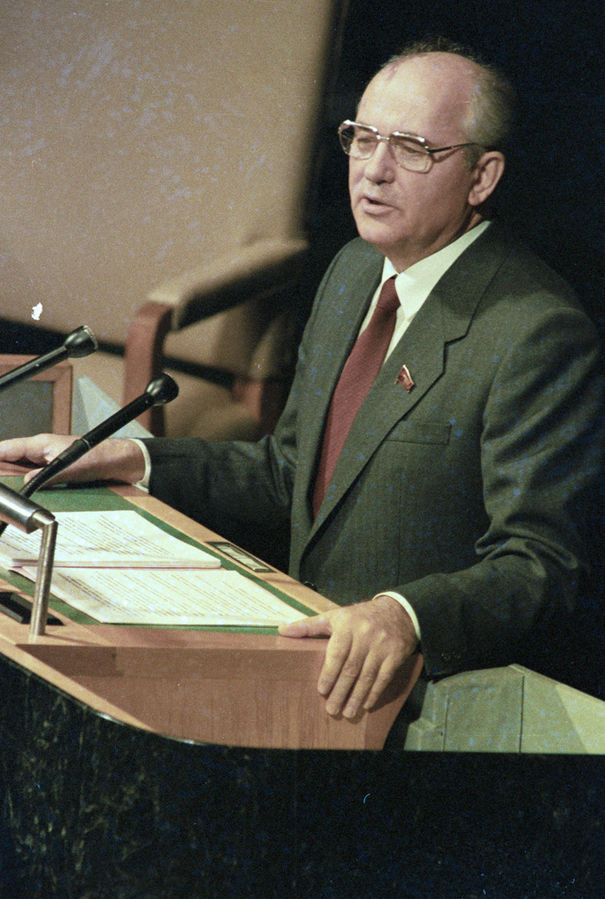 Mikhail_Gorbachev at the UN General Assembly meeting, Dec. 1988. File licensed under Creative Commons Attribution Share-Alike: RIA Novosti archive, image #485307 / Yuryi Abramochkin / CC-BY-SA 3.0